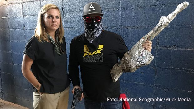 National Geographic zeigt ab dem morgigen Donnerstag, den 28. Januar ab 21:00 Uhr die neue Doku-Serie „Schwarzmärkte hautnah“. Darin blickt die mutige portugiesisch-amerikanische Journalistin Mariana van Zeller hinter die Kulissen der globalen Schattenwirtschaft. (Foto: National Geographic/Muck Media)