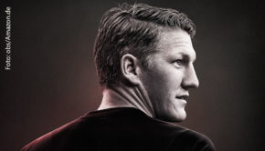Wie aus einem passionierten Nachwuchs-Fußballer eine Art Nationalheld und das Vorbild einer gesamten Fußball-Generation wurde, zeigt Til Schweigers „Schw31ns7eiger: Memories – Von Anfang bis Legende“. Ab dem 5. Juni hat Amazon Prime Video die Doku exklusiv im Angebot. (Foto: obs/Amazon.de)