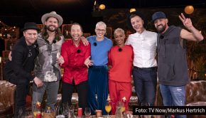 Gastgeber Johannes Oerding begrüßt am heutigen 20. April Ian Hooper, DJ BoBo, Stefanie Heinzmann, Nura, Joris und Gentleman zum Auftakt von „Sing meinen Song“ auf Vox. Die „Tauschkonzert“-Show geht in ihre achte Staffel.
