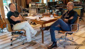 Der ehemalige US-Präsident Barack Obama und Rockstar Bruce Springsteen machen in einem Podcast gemeinsame Sache. Ihre Gesprächsreihe „Renegades: Born in the USA“ ist nun auch bei Spotify in Deutschland verfügbar. (Foto: Rob DeMartin)