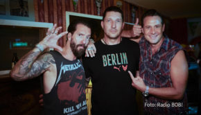 In ihrer Rockshow „Rodeo Radio“ bei RADIO BOB! begrüßen die The BossHoss-Frontmänner Alec Völkel und Sascha Vollmer morgen den Ex-Handballer Stefan Kretzschmar. Der berichtet u.a. über seine Tour-Erlebnisse mit der Band Rammstein. (Foto: Radio BOB!)