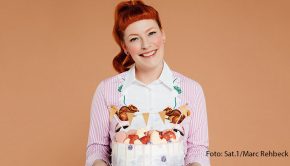 Die deutsch-schwedische Moderatorin und Gesundheitsexpertin Charlotte Karlinder ist der aktuelle Gast von Enie van de Meiklokjes und Ole Lehmann im Podcast „Sweet & Easy“. Dabei sprechen sie u.a. über Zimtschnecken, aber auch über nicht ganz jugendfreie Filme.