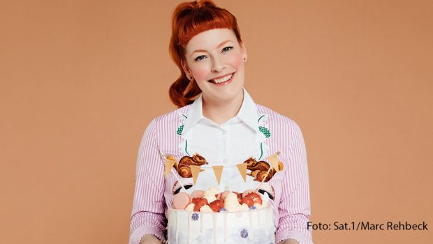 Die deutsch-schwedische Moderatorin und Gesundheitsexpertin Charlotte Karlinder ist der aktuelle Gast von Enie van de Meiklokjes und Ole Lehmann im Podcast „Sweet & Easy“. Dabei sprechen sie u.a. über Zimtschnecken, aber auch über nicht ganz jugendfreie Filme.