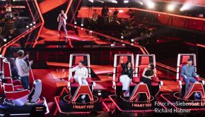 Die erste Phase der Jubiläumsstaffel von „The Voice of Germany“ geht zu Ende. Am heutigen 5. November zeigt ProSieben die letzte „Blind Audition“ im Rahmen der erfolgreichen Musikshow. (Foto: ProSiebeSat.1/Richard Hübner)