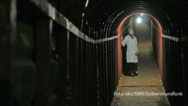 Mit Unterstützung von National Geographic und dem SWR entstand der Dokumentarfilm „Eine Klinik im Untergrund – The Cave“, der in dieser Woche mit einem Emmy ausgezeichnet wurde. Am heutigen 17. September ist er noch einmal im SWR Fernsehen zu sehen. (Foto: obs/SWR/Südwestrundfunk)