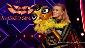 Zum Auftakt der dritten Staffel der ProSieben-Show „The Masked Singer“ wurde gestern Abend die erste Maske gelüftet. Unter dem Kostüm der „Biene“ verbarg sich Schauspielerin Veronica Ferres. (Foto: ProSieben/Willi Weber)