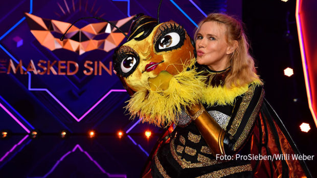 Zum Auftakt der dritten Staffel der ProSieben-Show „The Masked Singer“ wurde gestern Abend die erste Maske gelüftet. Unter dem Kostüm der „Biene“ verbarg sich Schauspielerin Veronica Ferres. (Foto: ProSieben/Willi Weber)