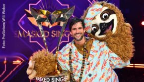In der Rolle eines auf der Bühne zum energischen Entertainer mutierenden „Faultiers“ gewann Schauspieler und Sänger Tom Beck gestern die zweite Staffel von „The Masked Singer“. Weit über fünf Millionen Zuschauer sahen das Finale der ProSieben-Show. (Foto: ProSieben/Willi Weber)