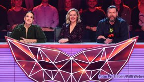 Heute Abend startet die vierte Staffel der Musikshow „The Masked Singer“ auf ProSieben. Das Rate-Team besteht aus Ruth Moschner und Rea Garvey. Hinzu kommt Carolin Kebekus als Gast – eine Konstellation, die es so auch schon einmal in Staffel 2 gab. (Foto: ProSieben/Willi Weber)