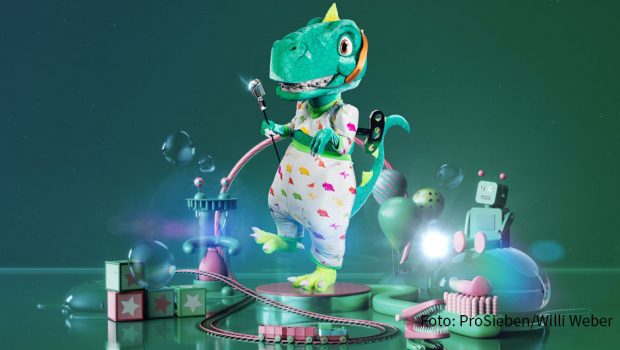 Der Dino mit Zahnspange und Aufzieh-Schlüssel gehörte zu den ersten drei Charakteren der neuen „The Masked Singer“-Staffel, die Ende Januar präsentiert wurden. Ab heute stellt ProSieben täglich um 20:13 Uhr eine der sieben weiteren Masken vor. (Foto: ProSieben/Willi Weber)