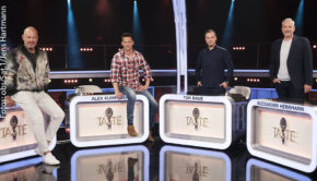 Die Starköche Frank Rosin, Alexander Kumptner, Tim Raue und Alexander Herrmann stehen als Coaches in den Startlöchern. Am 2. September startet in Sat.1 die neue Staffel der Show „The Taste“. (Fotos: obs/Sat.1/Jens Hartmann)
