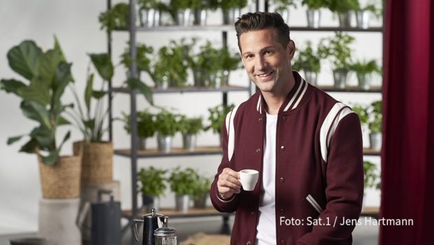 Der Wiener Starkoch Alexander Kumptner wirkt in der aktuellen Staffel der Sat.1-Show „The Taste“ erstmals als Coach mit. Am heutigen 30. September bereiten ihm seine Schützlinge allerdings nicht nur Freude. (Foto: Sat.1/Jens Hartmann)