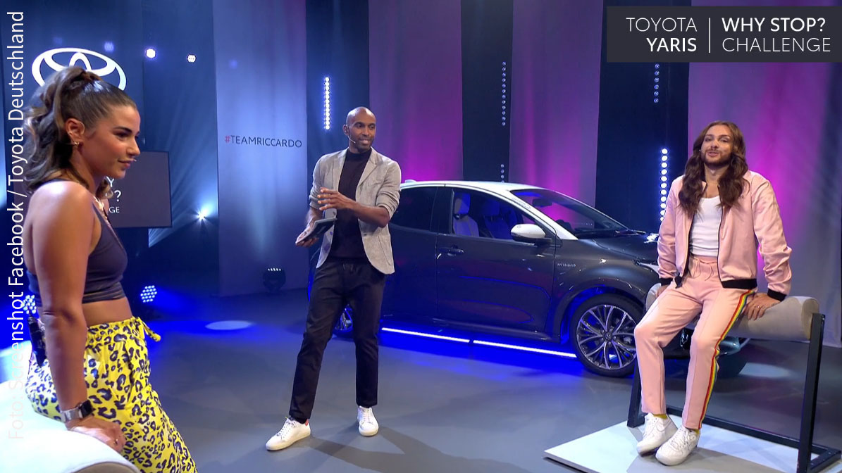 Im Rahmen der „Toyota Yaris Why stop? Challenge“ haben sich Sarah Lombardi und Riccardo Simonetti zwei Wochen lang gegenseitig herausgefordert. Bei der abschließenden Facebook-Show am Wochenende konnte Lombardi den Wettbewerb für sich entschieden.(Foto: Screenshot Facebook / Toyota Deutschland)