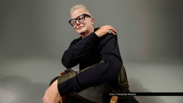 Herbert Grönemeyer lädt zu einem zweiten exklusiven Listening-Termin seines neuen Albums „Unplugged 2 • Von allem anders“ am 12. November im Filmpalast-Kino in Köln. Die limitierten Tickets gibt’s nur in Kombination mit dem Album. Zudem kann man ein Meet & Greet mit dem Künstler gewinnen. Foto © Frederike Wetzels