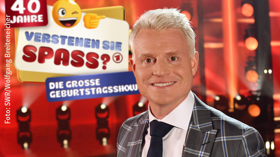 Am 4. April lädt Guido Cantz im Ersten zur großen Live-Show anlässlich des 40. Jubiläums von „Verstehen Sie Spaß?“ ein. Die Sendung soll planmäßig produziert werden – allerdings ohne Studiopublikum. (Foto: SWR/Wolfgang Breiteneicher)