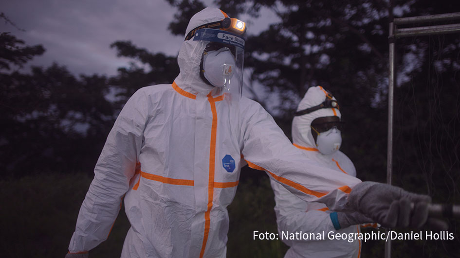 Im vergangenen Sommer ist die aktuelle Corona-Dokumentation „Die Virus-Jäger“ entstanden. National Geographic zeigt den Film von Christopher Golden und James Longman am Sonntag in deutscher Erstausstrahlung. (Foto: National Geographic/Daniel Hollis)