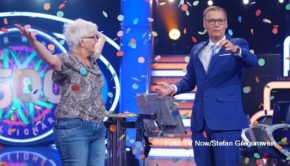 Moderator Günther Jauch freute sich in der 1500. Folgen von „Wer wird Millionär?“ gestern nicht nur über den erfolgreichen Auftritt von Kandidatin Ursula Stachuletz, sondern auch über zahlreiche Glückwünsche per Videobotschaft.