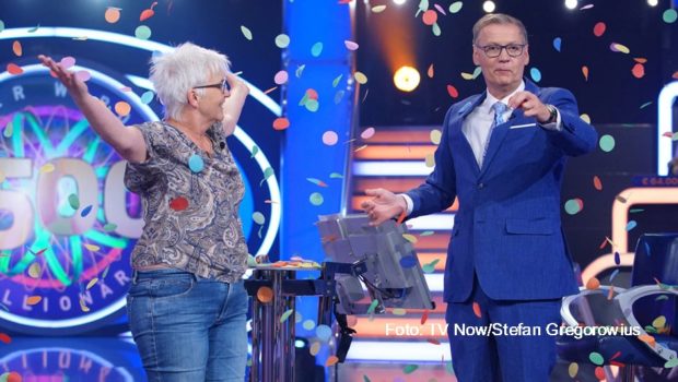 Moderator Günther Jauch freute sich in der 1500. Folgen von „Wer wird Millionär?“ gestern nicht nur über den erfolgreichen Auftritt von Kandidatin Ursula Stachuletz, sondern auch über zahlreiche Glückwünsche per Videobotschaft.