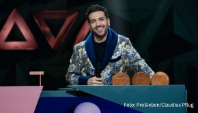 Schauspieler Elyas M’Barek hat Thomas Gottschalk die Show gestohlen und führt somit am heutigen 2. Februar durch das Staffel-Finale von „Wer stiehlt mir die Show?“ auf ProSieben. Der Sieger oder die Siegerin wird zum Cover-Star eines Rätselhefts. (Foto: ProSieben/Claudius Pflug)