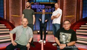 Zum 700. Mal lädt Kai Pflaume am heutigen Donnerstag zur Vorabend-Quizshow „Wer weiß denn sowas?“ im Ersten ein. Als prominente Gäste bilden dabei die Diskus-Olympiasieger Robert und Christoph Harting Rateteams mit den Kapitänen Bernhard Hoëcker und Elton.