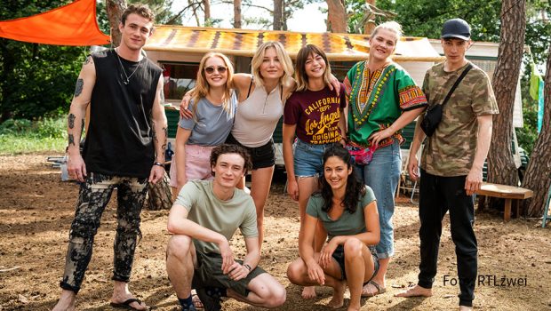 Die preisgekrönte Young-Fiction-Serie „Wir sind jetzt“ geht in die zweite Staffel. Die neuen Folgen sind ab dem morgigen Samstag, 24. Oktober, vorab im Premiumbereich von TV Now zu sehen. RTLzwei zeigt, ebenfalls morgen, erneut die komplette Season 1. (Foto: RTLzwei)