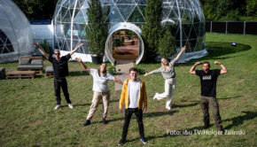 Im Rahmen des „Global Days“ wird beim Film Festival Cologne der NRW-Medienpreis für entwicklungspolitisches Engagement verliehen. Die Auszeichnung geht u.a. an Eckart von Hirschhausens „What if – In 80 Fragen um die Welt“ und das Youtube-Projekt „YouTopia“. (Foto: i&u TV/Holger Talinski)