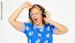 Entertainerin Barbara Schöneberger ist morgen Stargast bei den Lokalrundfunktagen, die in diesem Jahr als „Online-Special“ durchgeführt werden. Dabei geht’s auch um die erfolgreiche Entwicklung von Schönebergers Audio-Plattform barba radio. (Foto: Yves Sucksdorff)