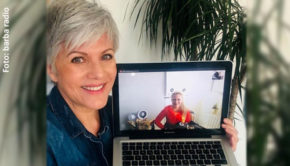 Am Samstag ist die langjährige RTL-Moderatorin Birgit Schrowange im Interview bei barba radio zu hören. Darin geht’s u.a. um ihre Leidenschaft für Essen und ihre Abneigung gegen Sport. (Foto: barba radio)