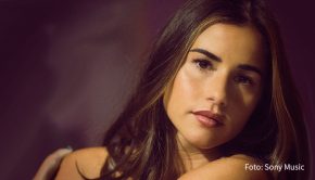 Als Siegerin der ProSieben-Erfolgsshow „The Masked Singer“ beendete Sarah Lombardi das vergangene Jahr mit einem glamourösen Auftritt. 2021 startet sie nun nicht minder erfolgversprechend durch. Heute erscheint bei Sony Music ihre neue Single „Ich“. Auch das dazugehörige Video ist online. (Foto: Sony Music)