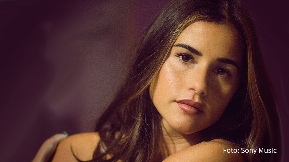 Als Siegerin der ProSieben-Erfolgsshow „The Masked Singer“ beendete Sarah Lombardi das vergangene Jahr mit einem glamourösen Auftritt. 2021 startet sie nun nicht minder erfolgversprechend durch. Heute erscheint bei Sony Music ihre neue Single „Ich“. Auch das dazugehörige Video ist online. (Foto: Sony Music)
